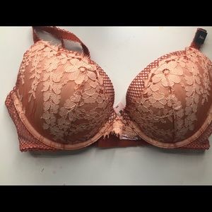 34D Victoria Secret bra